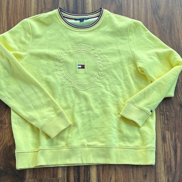 Tommy Hilfiger Men's Sweater in Vibrant Yellow - Picture 3 of 3